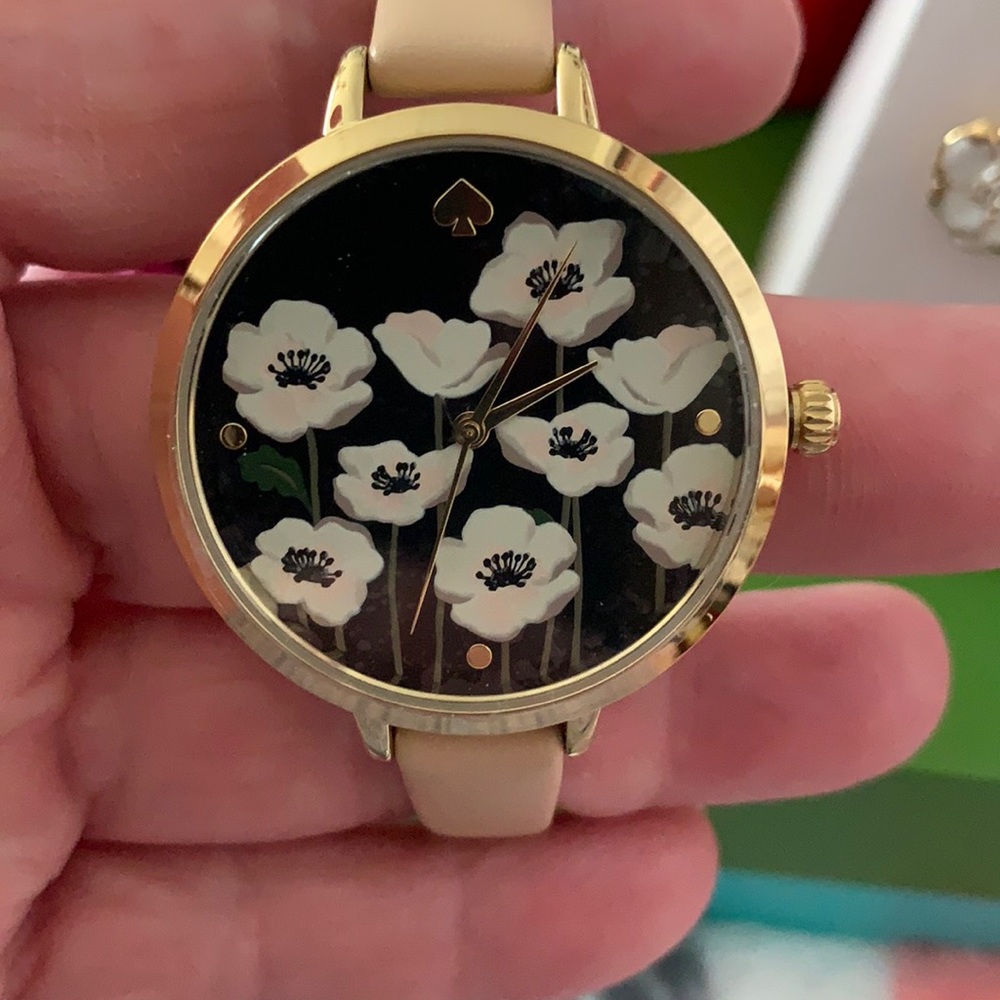 NWT! Kate Spade Watch & Earrings Set - Picture 2 of 16